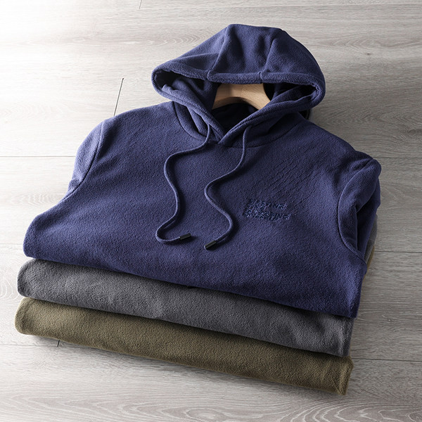 Egyszínű hétköznapi pulóver felirattal és kapucnival