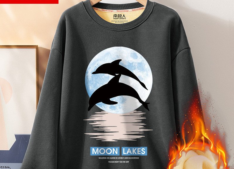 Ανδρικό μοντέρνο φούτερ με στάμπα και οβάλ λαιμόκοψη