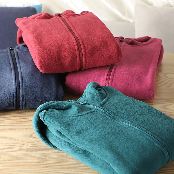 Téli férfi pulóver cipzárral és kapucnival