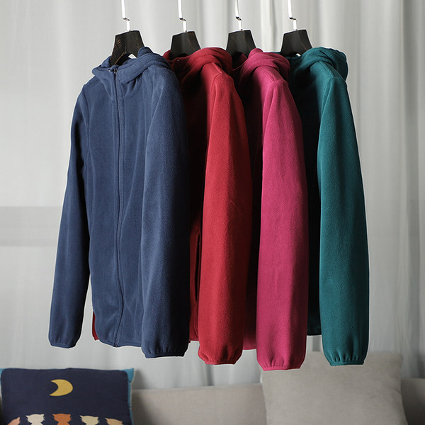 Téli férfi pulóver cipzárral és kapucnival