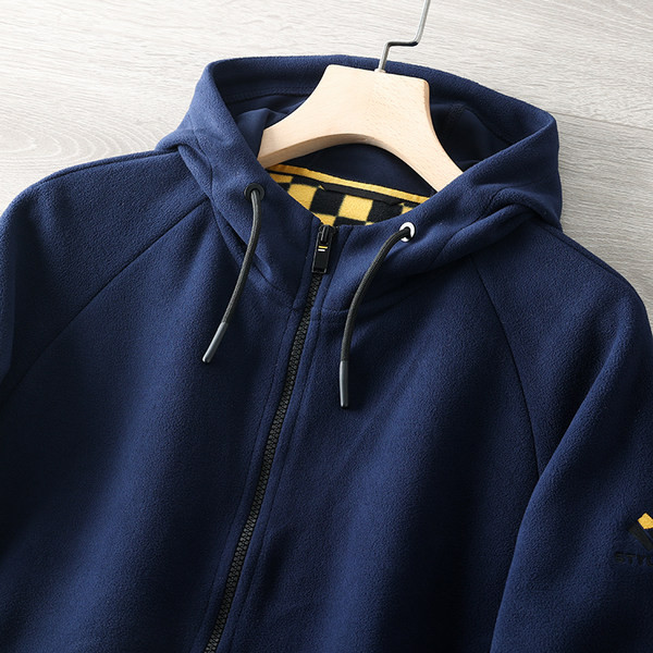 Férfi alkalmi pulóver kapucnival és nyakkendővel új modell