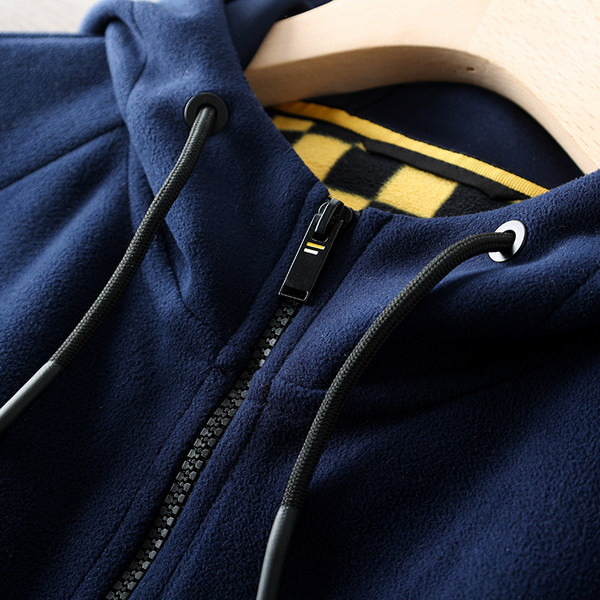 Férfi alkalmi pulóver kapucnival és nyakkendővel új modell