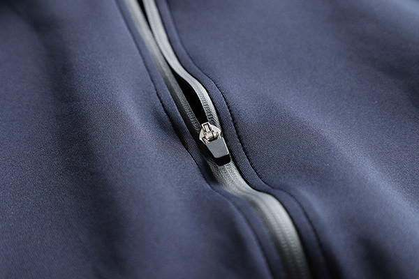 Ανδρικό φούτερ με κουκούλα και φερμουάρ