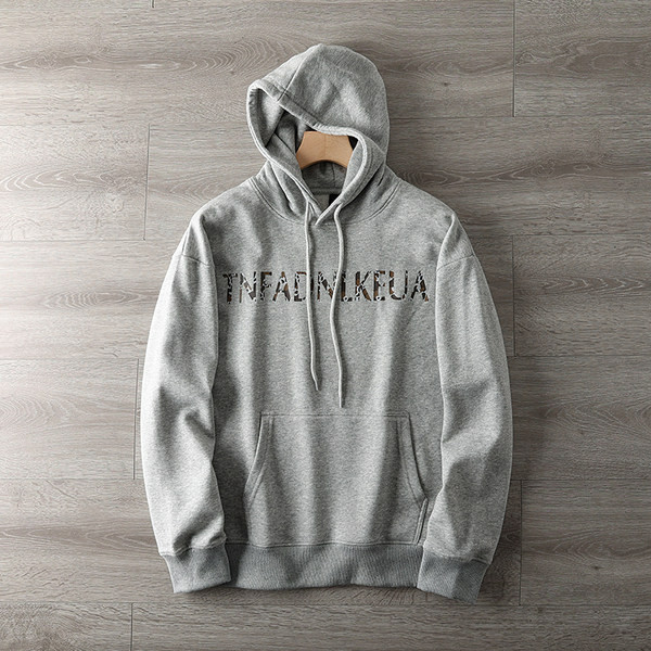 Hanorac pentru bărbați cu glugă și inscripția model nou