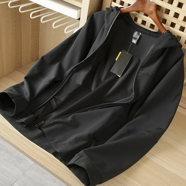 Hanorac barbatesc model uni cu gluga si inchidere cu fermoar