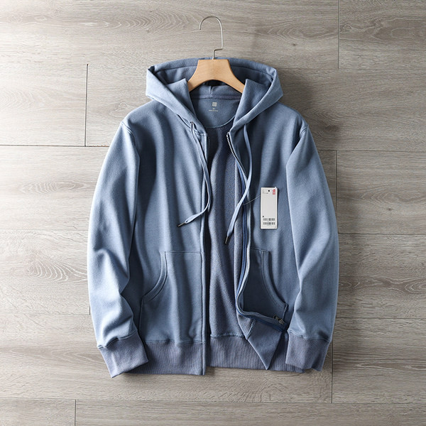 Мъжки едноцветен суичър с цип и джобове 