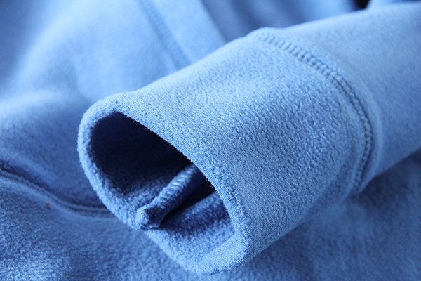 Ежедневен мъжки суичър с бродиран надпис качулка и връзки