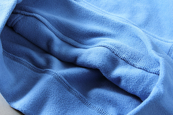 Ежедневен мъжки суичър с бродиран надпис качулка и връзки