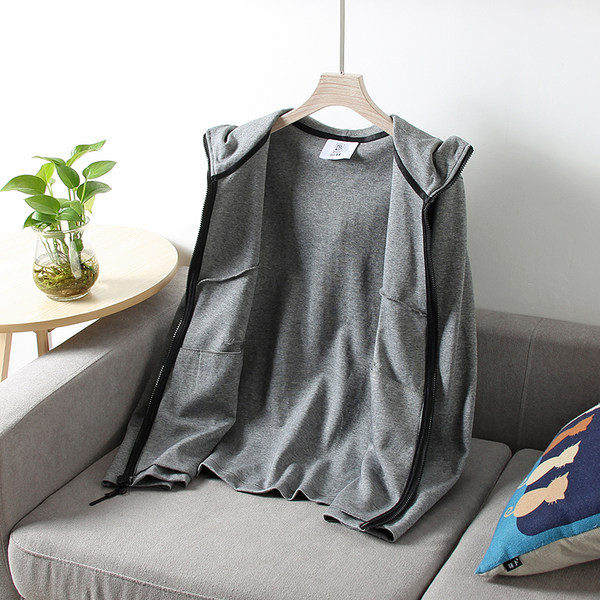 Ανδρικό μοντέρνο φούτερ με κούμπωμα και τσέπες