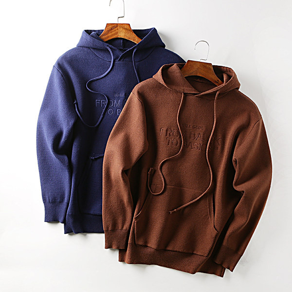 Alkalmi férfi pulóver kapucnival és hímzett felirattal