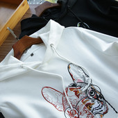 Ανδρικό μοντέρνο φούτερ με στάμπα και κορδόνια