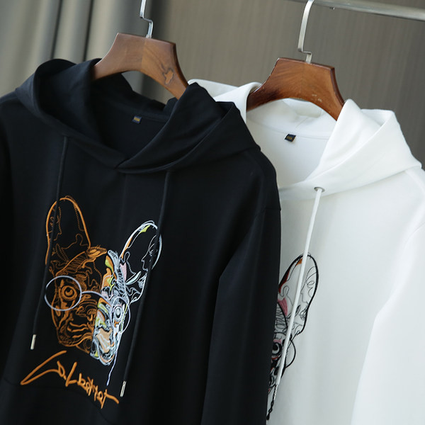 Ανδρικό μοντέρνο φούτερ με στάμπα και κορδόνια