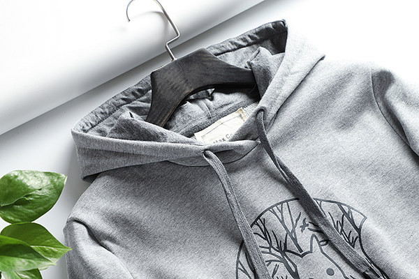 Hanorac de zi cu zi pentru bărbați cu imprimeu și glugă - negru și gri