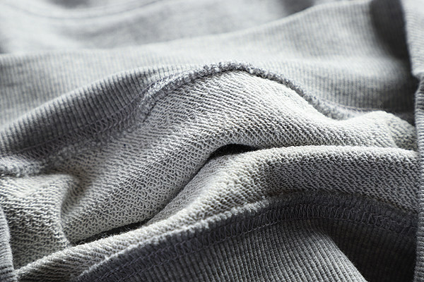 Hanorac de zi cu zi pentru bărbați cu imprimeu și glugă - negru și gri