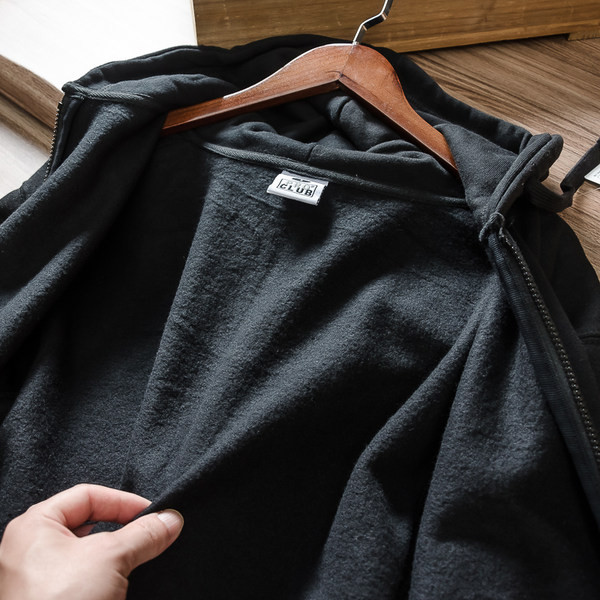 Férfi pulóver cipzárral és kapucnival fekete színben