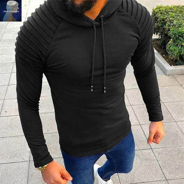 Modern férfi pulóver nyakkendővel és kapucnival