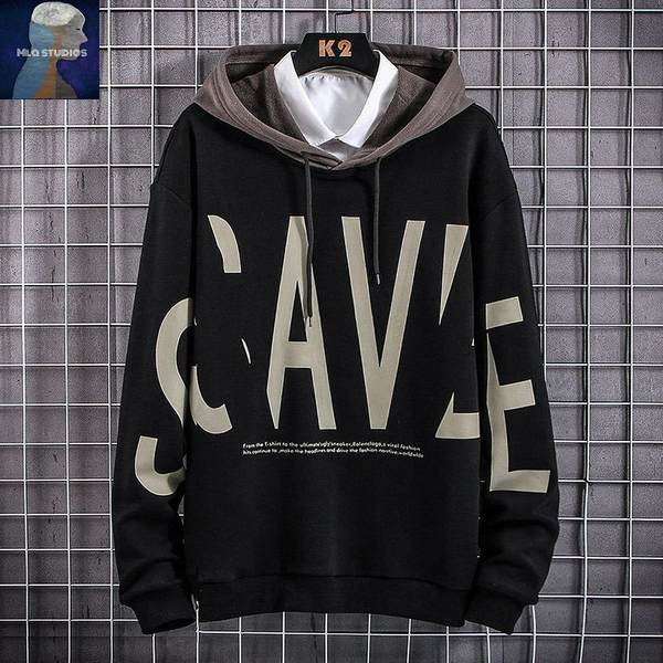 Napi férfi pulóver kapucnival és feliratokkal