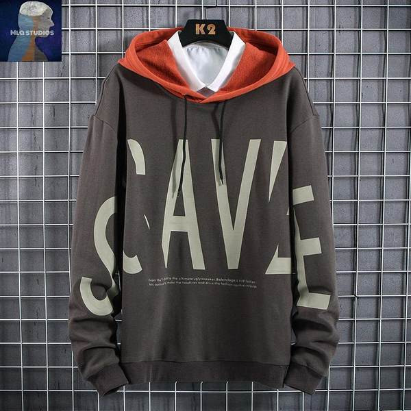 Napi férfi pulóver kapucnival és feliratokkal