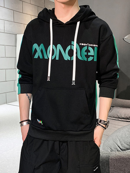 Férfi pulóver felirattal és kapucnival - télre alkalmas