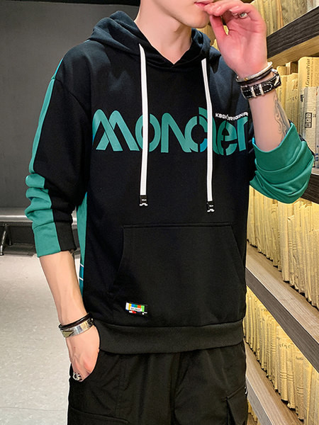 Férfi pulóver felirattal és kapucnival - télre alkalmas