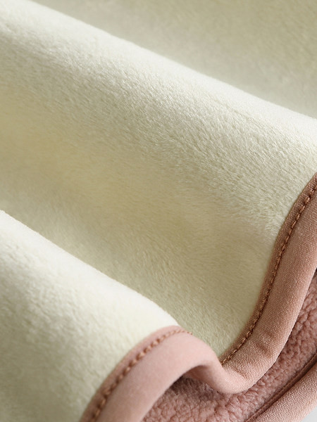 Sieviešu ikdienas sporta krekls ar rāvējslēdzēju un izšūtu uzrakstu