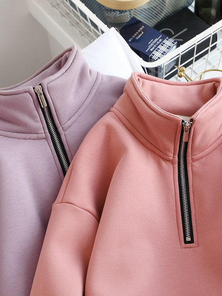 Χειμερινό φούτερ με κέντημα και φερμουάρ