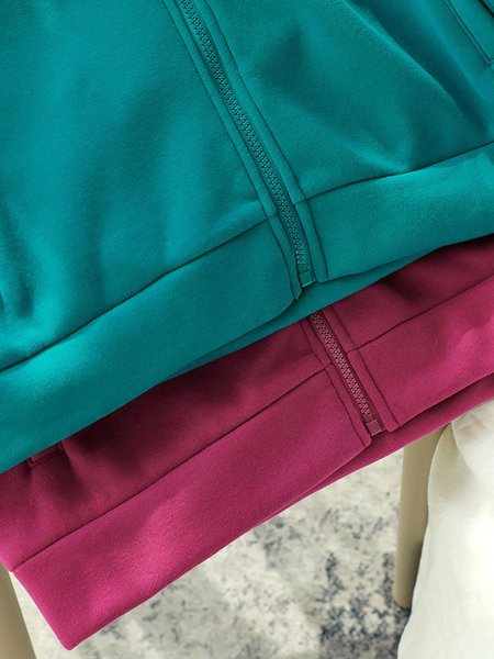 Κλασικό  μοντέλο γυναικείο φούτερ με ψηλό γιακά και φερμουάρ