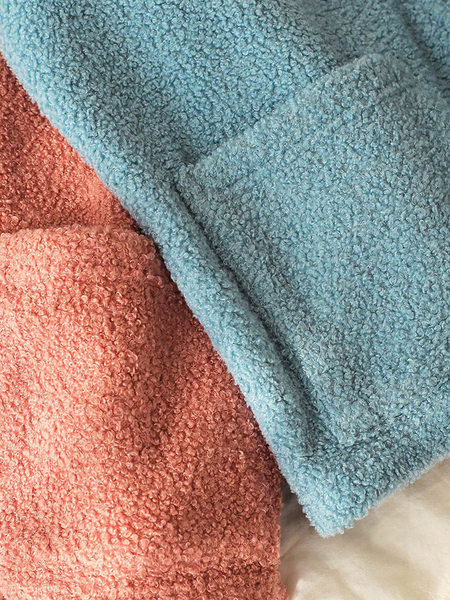 Női plüss pulóver zsebbel és cipzárral