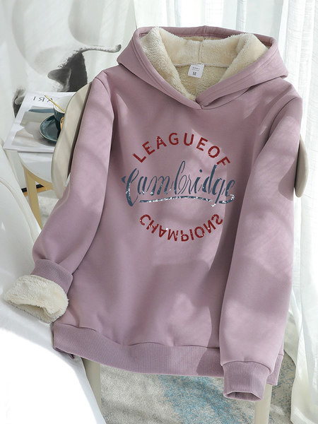 Női pulóver meleg béléssel és feliratokkal