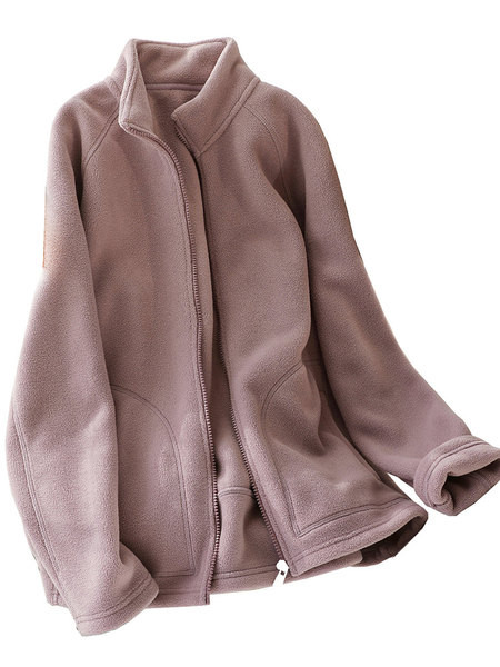 Napi pulóver feliratokkal és magas gallérral