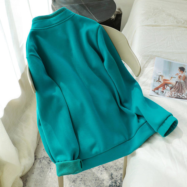 Hanorac de dama captusit cu guler inalt si inchidere cu fermoar