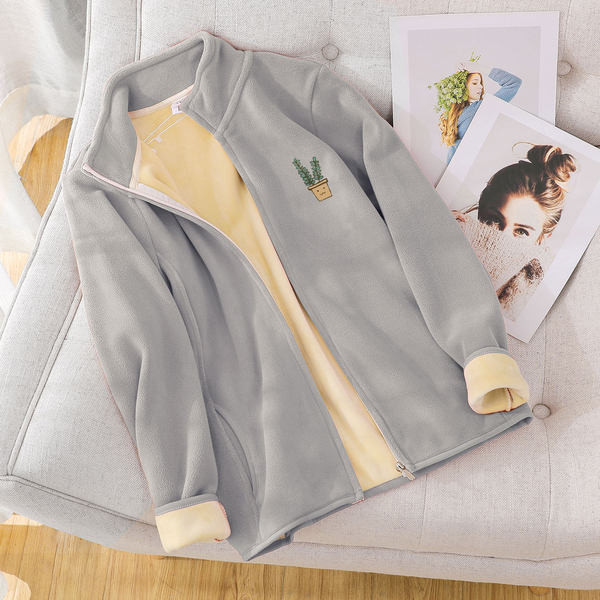 Női pulóver hímzéssel és cipzárral - különböző színekben