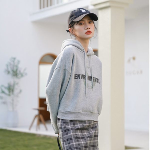 Γυναικείο casual φούτερ με επιγραφή και κουκούλα