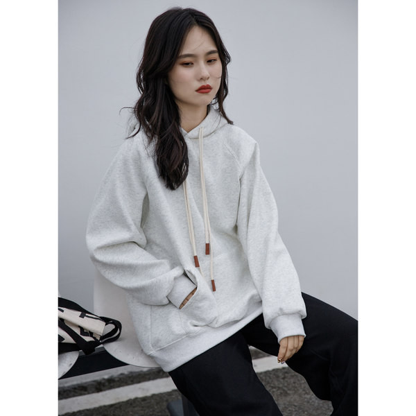 Κλασικό μοντέλο γυναικείο φούτερ με κουκούλα και κορδόνια