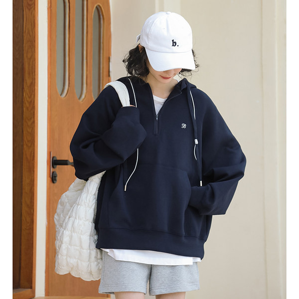 Γυναικείο κλασικό μοντέλο με τσέπη και φερμουάρ