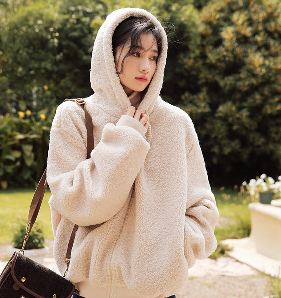 Γυναικείο χειμωνιάτικο φούτερ με κορδόνια  και φερμουάρ