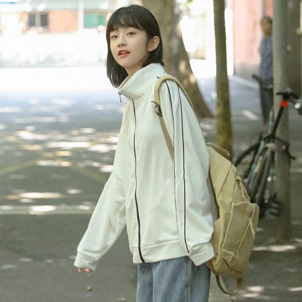 Sporty-casual γυναικείο φούτερ σε λευκό χρώμα