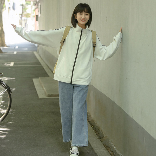 Sporty-casual γυναικείο φούτερ σε λευκό χρώμα