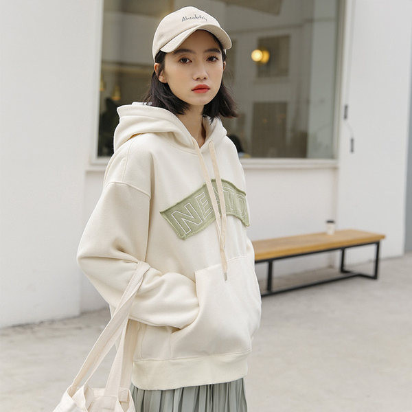 Φαρδύ γυναικείο φούτερ με επιγραφή και κορδόνια