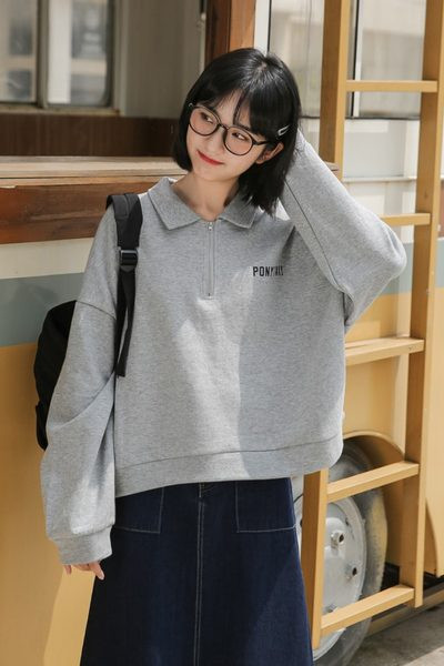 Φαρδύ κοντό γυναικείο φούτερ με κλασικό γιακά