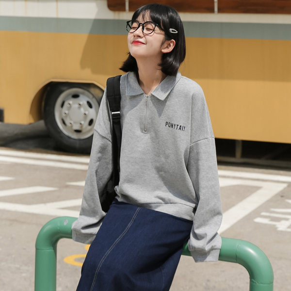 Φαρδύ κοντό γυναικείο φούτερ με κλασικό γιακά