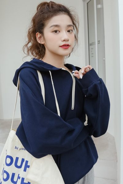 φαρδύ μοντέλο γυναικείο φούτερ με κουκούλα και κορδόνια