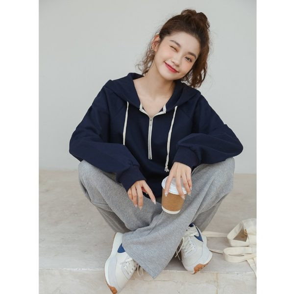 φαρδύ μοντέλο γυναικείο φούτερ με κουκούλα και κορδόνια