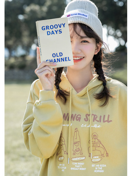 Καθημερινό φαρύ φούτερ με απλικέ και κουκούλα για γυναίκες