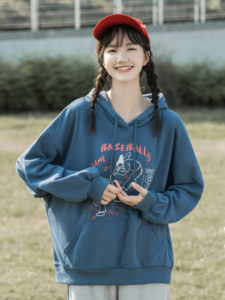 Hanorac de dama cu aplicatie si gluga