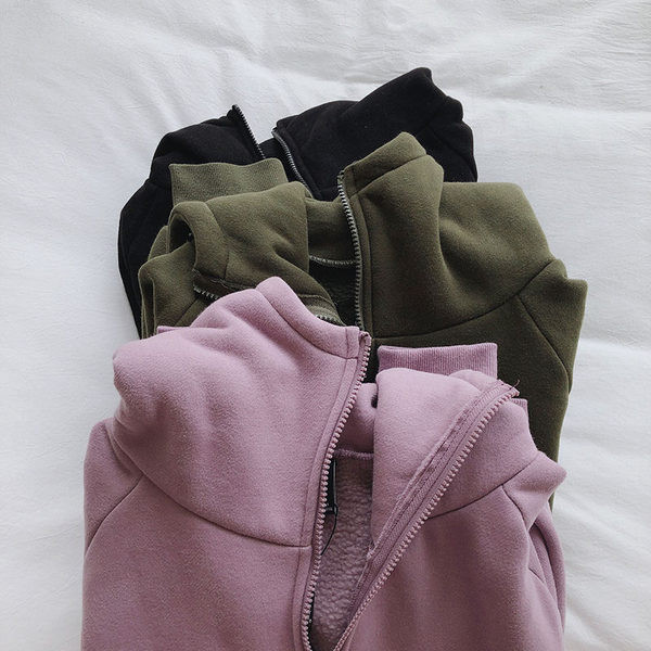 Tiszta női pulóver kapucnival