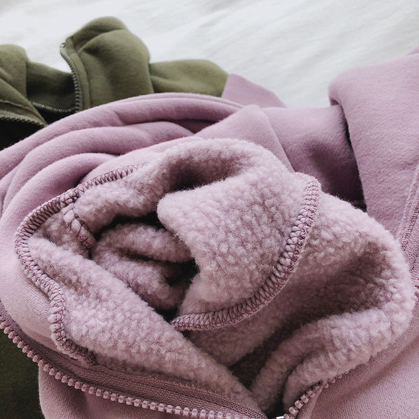 Tiszta női pulóver kapucnival