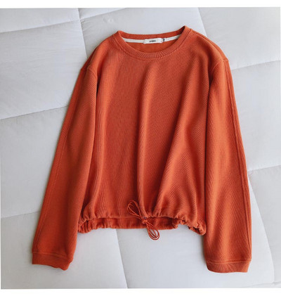 Bluza scurta de dama cu decolteu oval si cravate