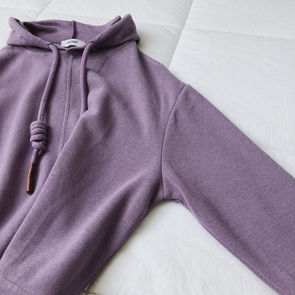 Μονόχρωμο γυναικείο φούτερ με κουκούλα