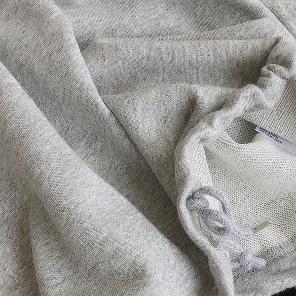 Egyszínű női pulóver magas gallérral, három színben